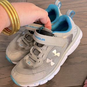 Underarmour boys sneakers
